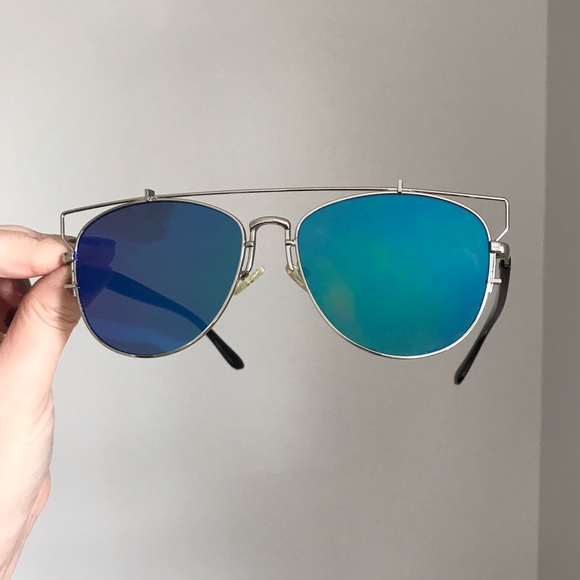 Betsey Johnson Accessories - Betsey Johnson Silver Aviator Sunglasses